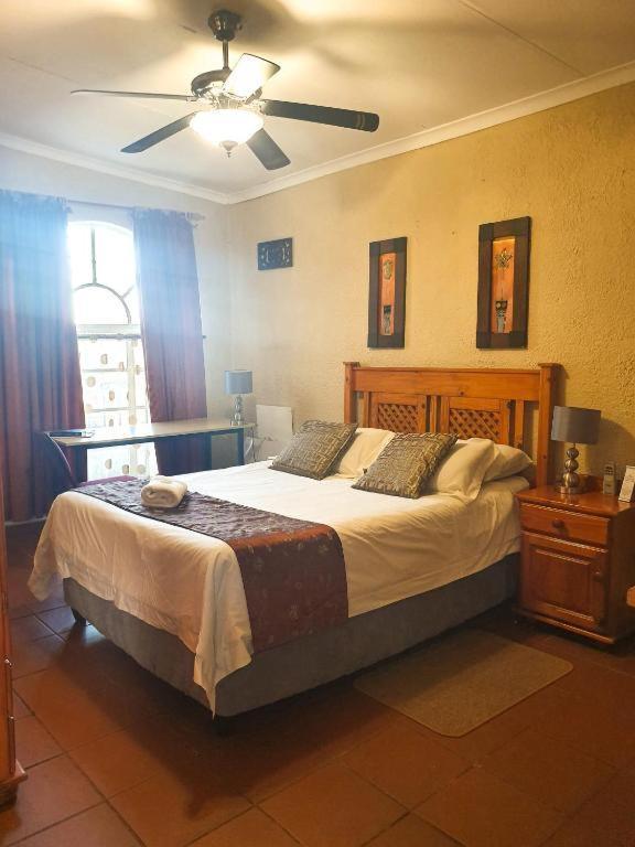 Just Tiffany Guest House & Conference Facility Почефструм Экстерьер фото